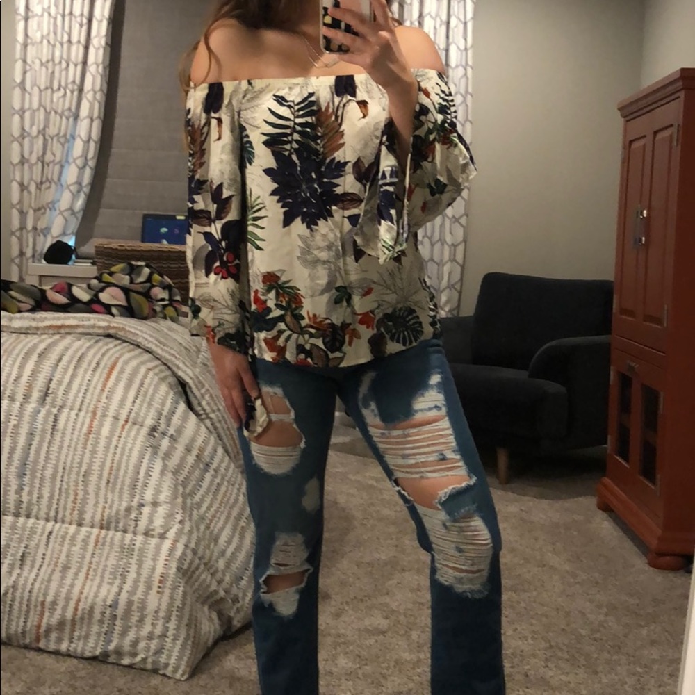 ⚡️ 3/$12 Off the shoulder top